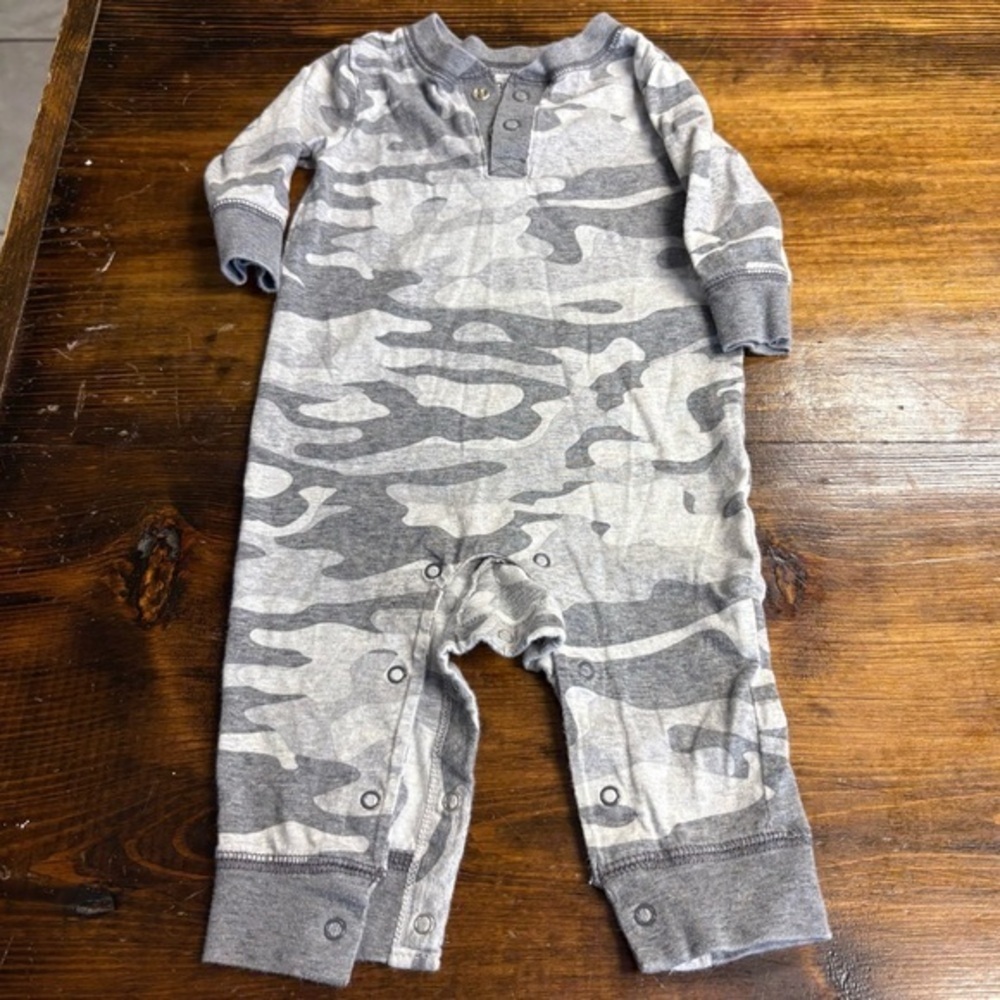 Bundles Gray Camouflage Long Sleeve Romper Size 3-6 Months​